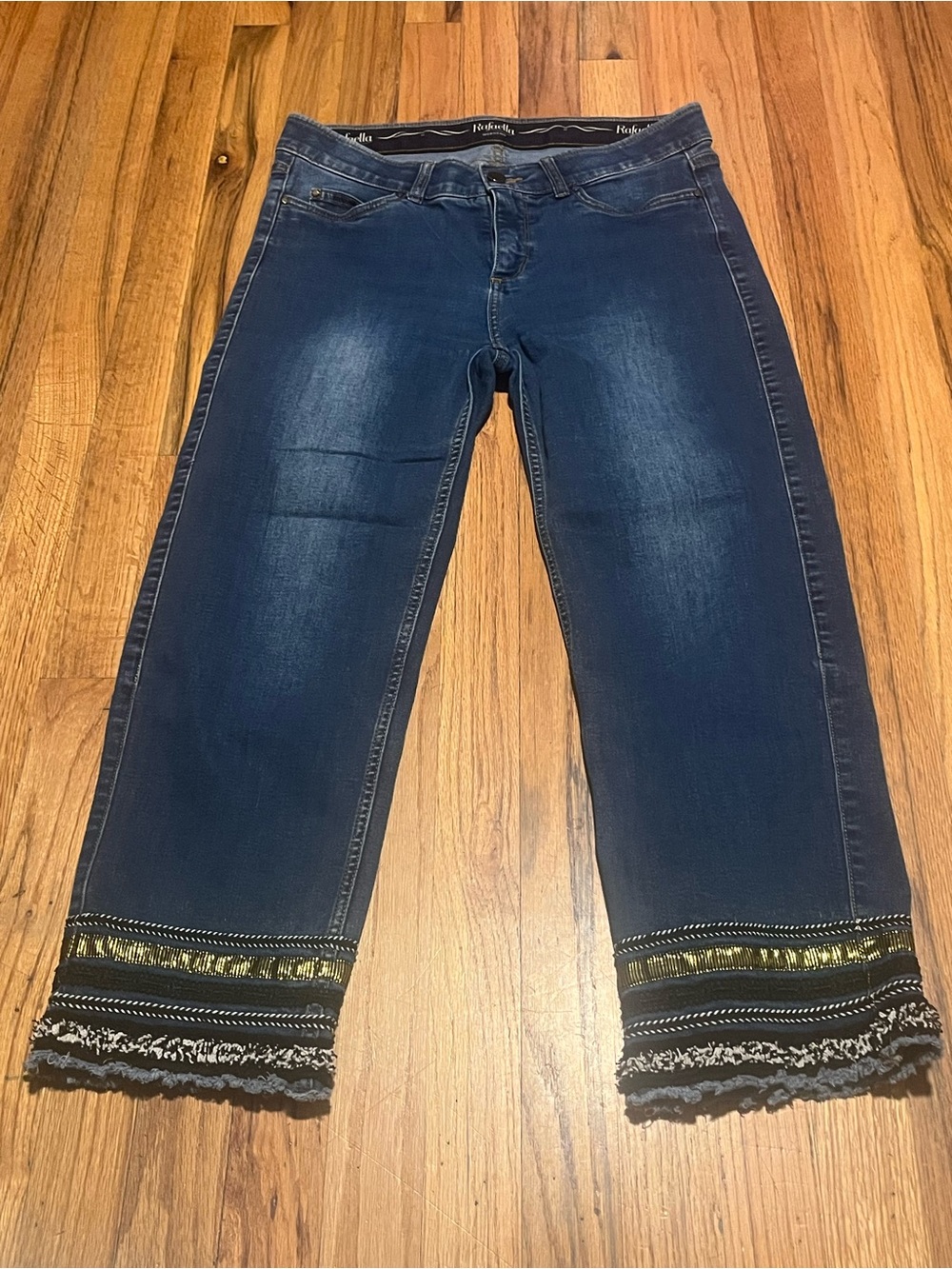 Rafaella Weekend Embellished Cropped Jeans Size 8 Blue Stretch Denim Mid Rise - Picture 2 of 9